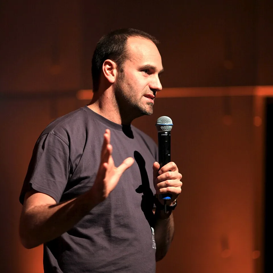 Mark Shuttleworth speaking in Paris in 2009